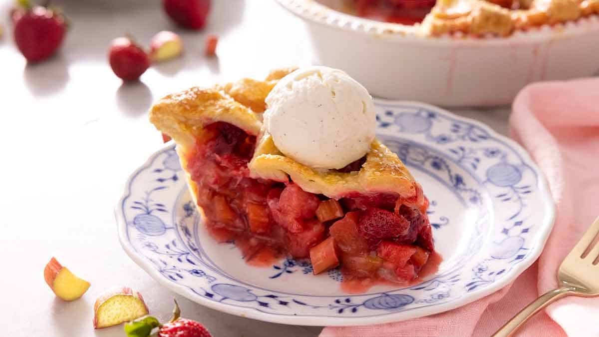 fresh-rhubarb-pie-recipe