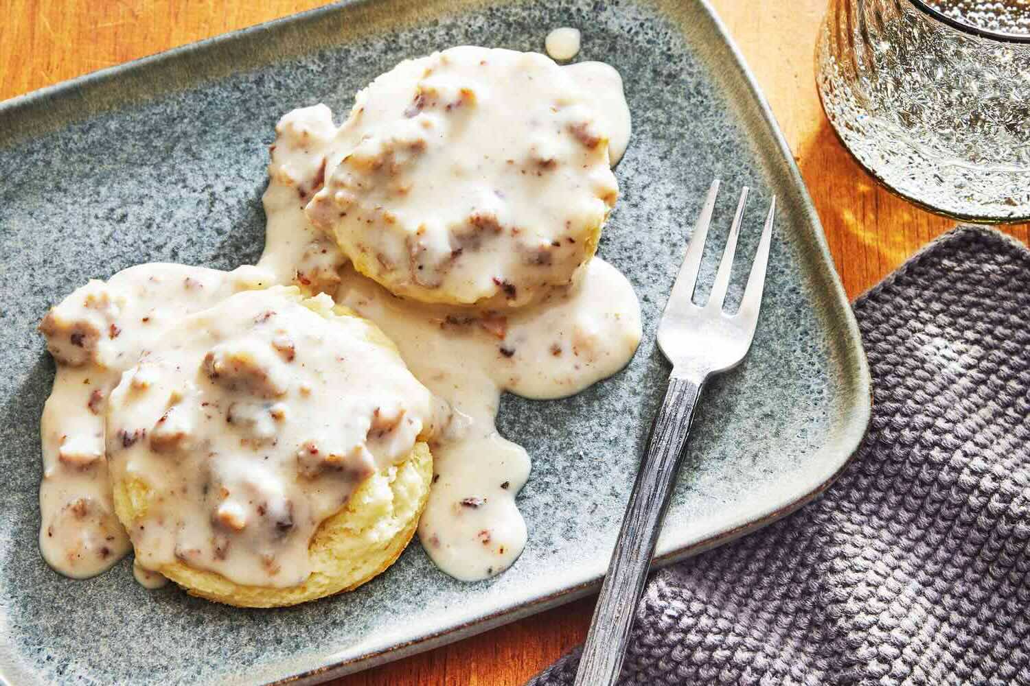 sausage-gravy-and-biscuits-recipe