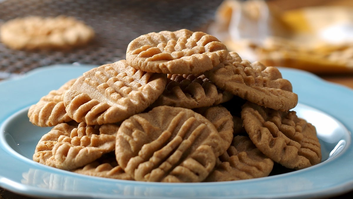 three-ingredient-peanut-butter-cookies-recipe